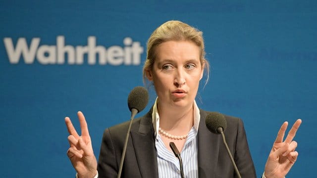 In der Spendenaffäre um die AfD-Politikerin Alice Weidel gibt es neue Vorwürfe aus der eigenen Partei. In der Spendenaffäre um die AfD-Politikerin Alice Weidel gibt es neue Vorwürfe aus der eigenen Partei.
