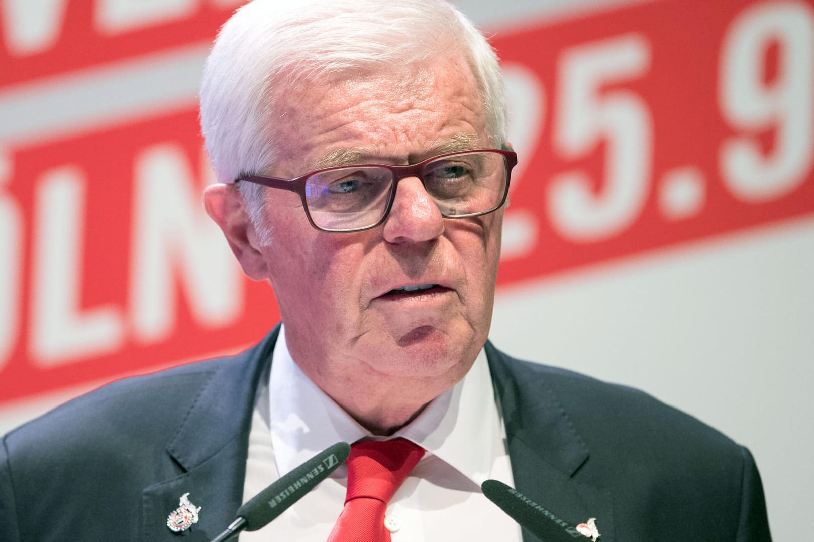 Werner Spinner: Der 70-Jährige tritt nach Querelen mit Manager Armin Veh beim 1. FC Köln zurück.