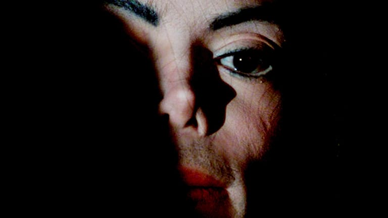 Michael Jackson im März 2001 bei der Vorstellung einer Hilfsaktion für Kinder in Oxford