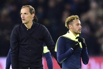 Neymar (r.) stand seinem Coach Thomas Tuchel verletzungsbedingt nicht zur Verfügung.