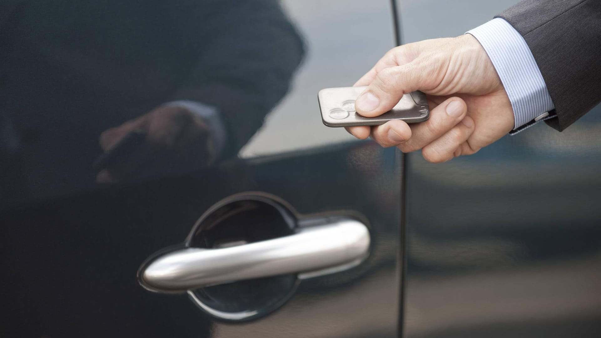 Immer mehr moderne Wagen haben keine Schlüssel mehr, sondern ein "Keyless Go"-System. Bei diesem muss die Fernbedienung nur in der Nähe Autos sein, damit dieses sich öffnet. (Symbolfoto)