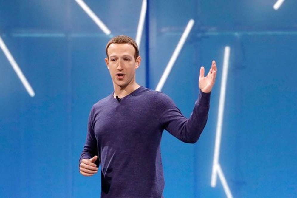 Mark Zuckerberg kündigte an, mehr Angebote des Konzerns würden eine Komplett-Verschlüsselung nach dem Vorbild des Chatdienstes WhatsApp bekommen.