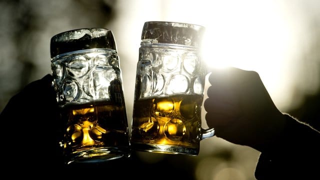 Auch wenn das Feierabendbier bei vielen Menschen zur Gewohnheit geworden ist, sind ein paar alkoholfreie Tage pro Woche empfehlenswert. Auch wenn das Feierabendbier bei vielen Menschen zur Gewohnheit geworden ist, sind ein paar alkoholfreie Tage pro Woche empfehlenswert.