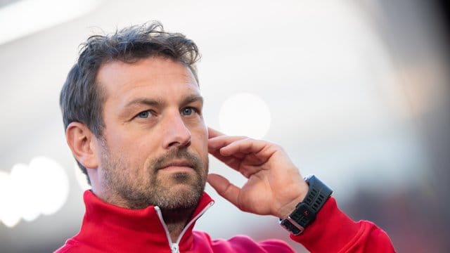 Stuttgarts Trainer Markus Weinzierl hatte in der Vergangenheit oft Startschwierigkeiten. Stuttgarts Trainer Markus Weinzierl hatte in der Vergangenheit oft Startschwierigkeiten.