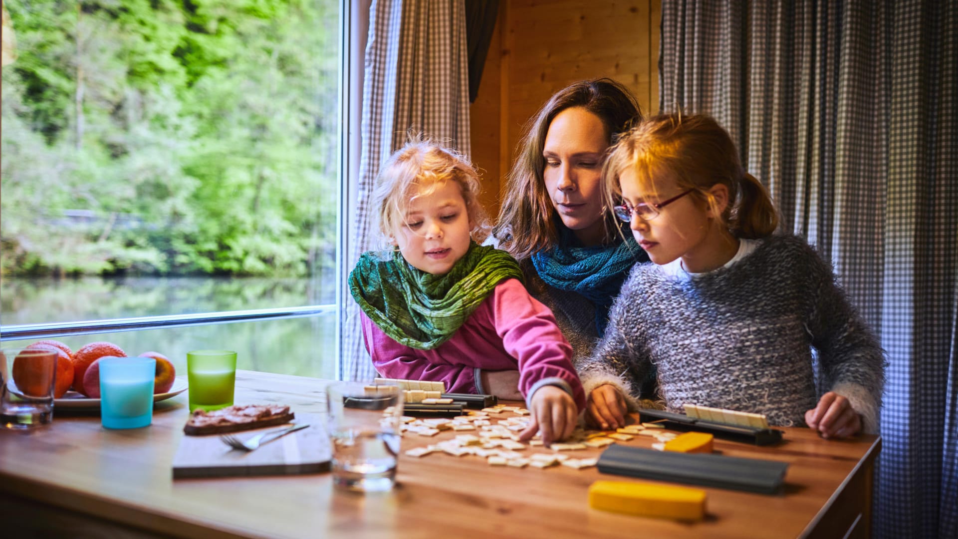 Gute Reisespiele sind für Kinder und Erwachsene ein toller Spaß im Urlaub und unterwegs.