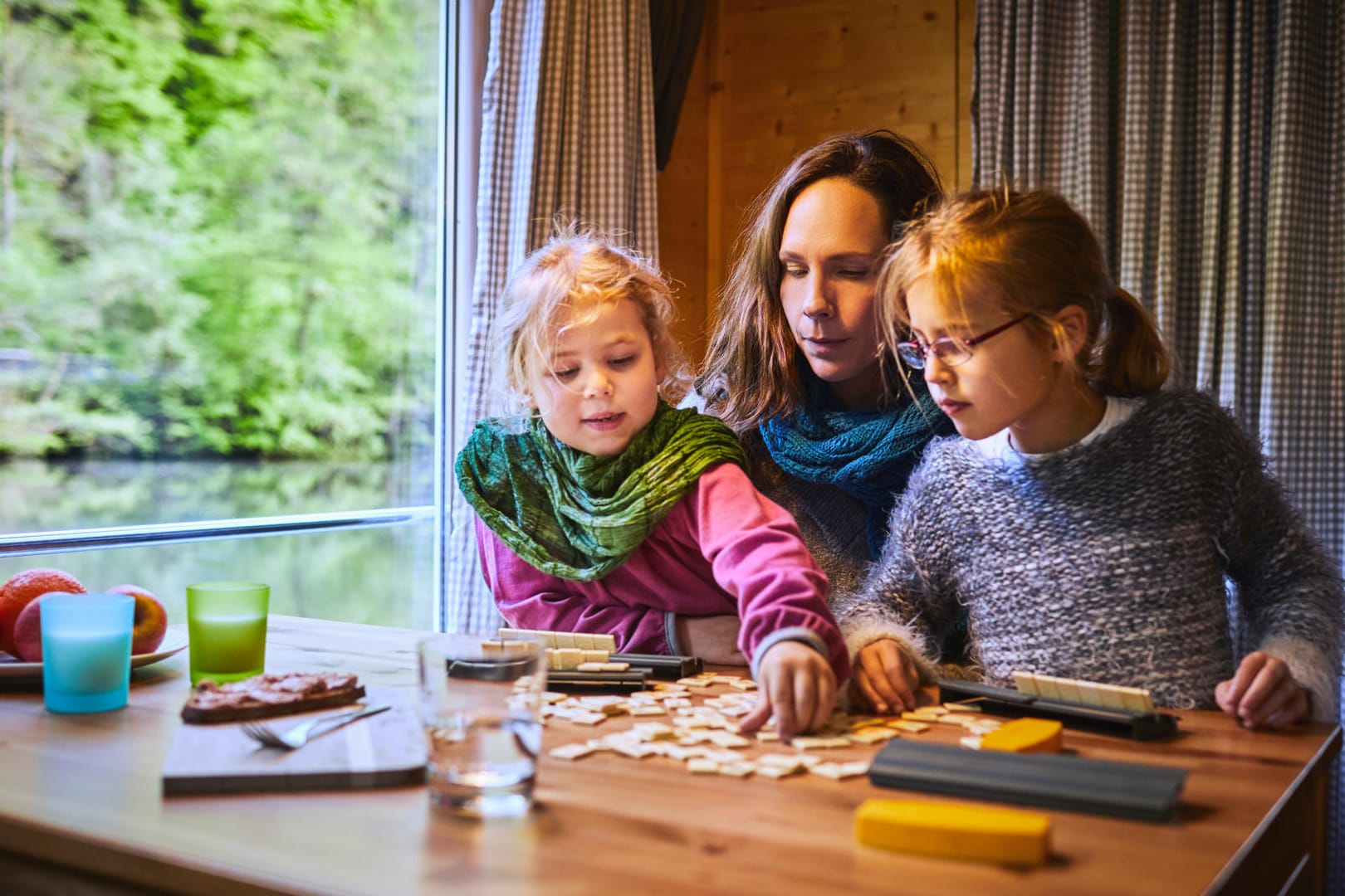 Gute Reisespiele sind für Kinder und Erwachsene ein toller Spaß im Urlaub und unterwegs.