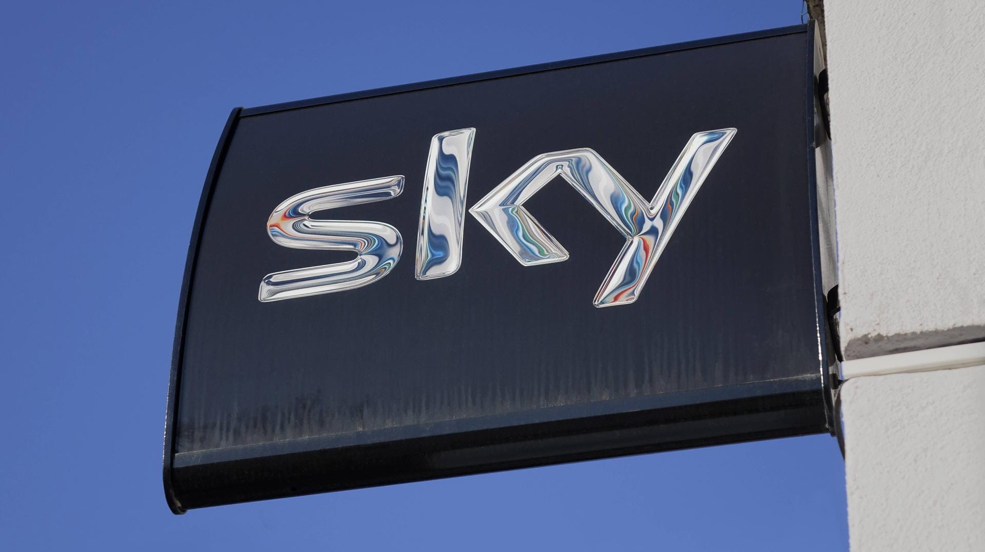 Sky: Pay-TV-Sender in Europa dürfen US-Filme künftig auch über Landesgrenzen hinweg anbieten. Sky: Pay-TV-Sender in Europa dürfen US-Filme künftig auch über Landesgrenzen hinweg anbieten.