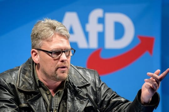 Guido Reil, Europakandidat der AfD, spricht beim Politischen Aschermittwoch der AfD.