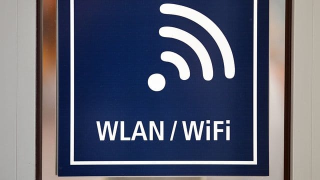 Der jahrelange Rechtsstreit des Netzaktivisten Tobias McFadden für freies WLAN in Deutschland ist zu Ende. Der jahrelange Rechtsstreit des Netzaktivisten Tobias McFadden für freies WLAN in Deutschland ist zu Ende.