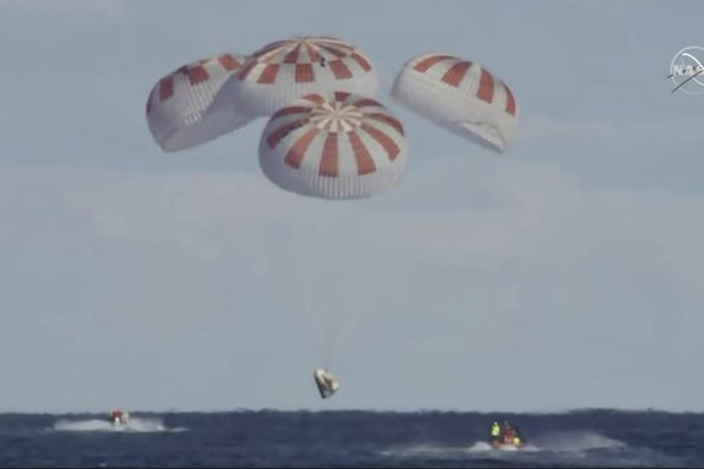 Heimkehr zur Erde: Die "Crew Dragon"-Raumkapsel landet im Atlantik vor der Küste Floridas.