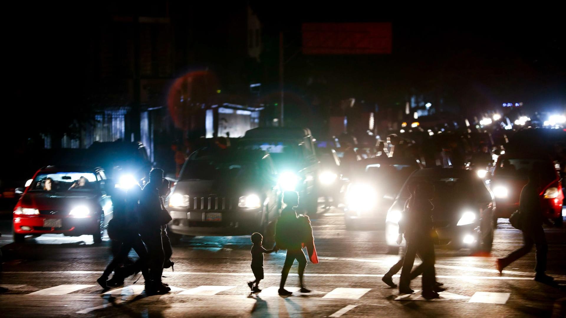 Stromausfall in Venezuela: Ein Stromausfall führte am gestrigen Abend in einem Großteil von Venezuela zu Zugausfällen und chaotischen Verkehrsbedingungen.