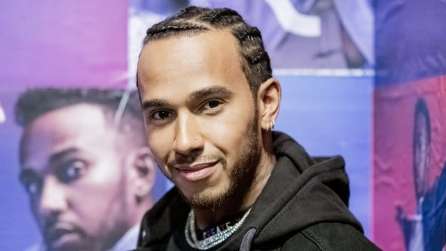 Lewis Hamilton stellt seine neue Kollektion in Berlin vor.