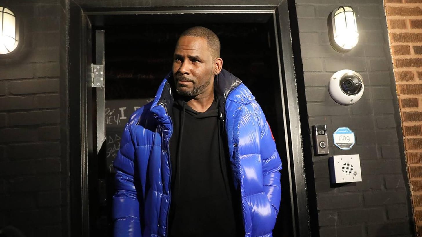 R. Kelly: Seine zwei Freundinnen äußern sich zu den Vorwürfen.