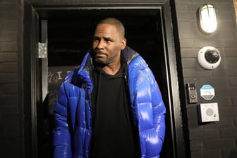 R. Kelly: Seine zwei Freundinnen äußern sich zu den Vorwürfen.