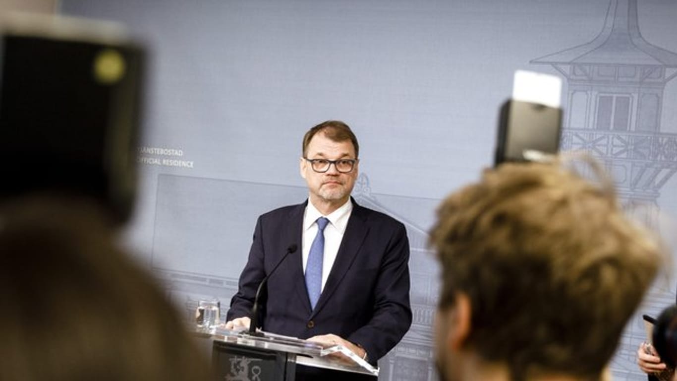 Juha Sipilä, Ministerpräsident von Finnland, verkündet in der offiziellen Residenz des Ministerpräsidenten den Rücktritt des Kabinetts.