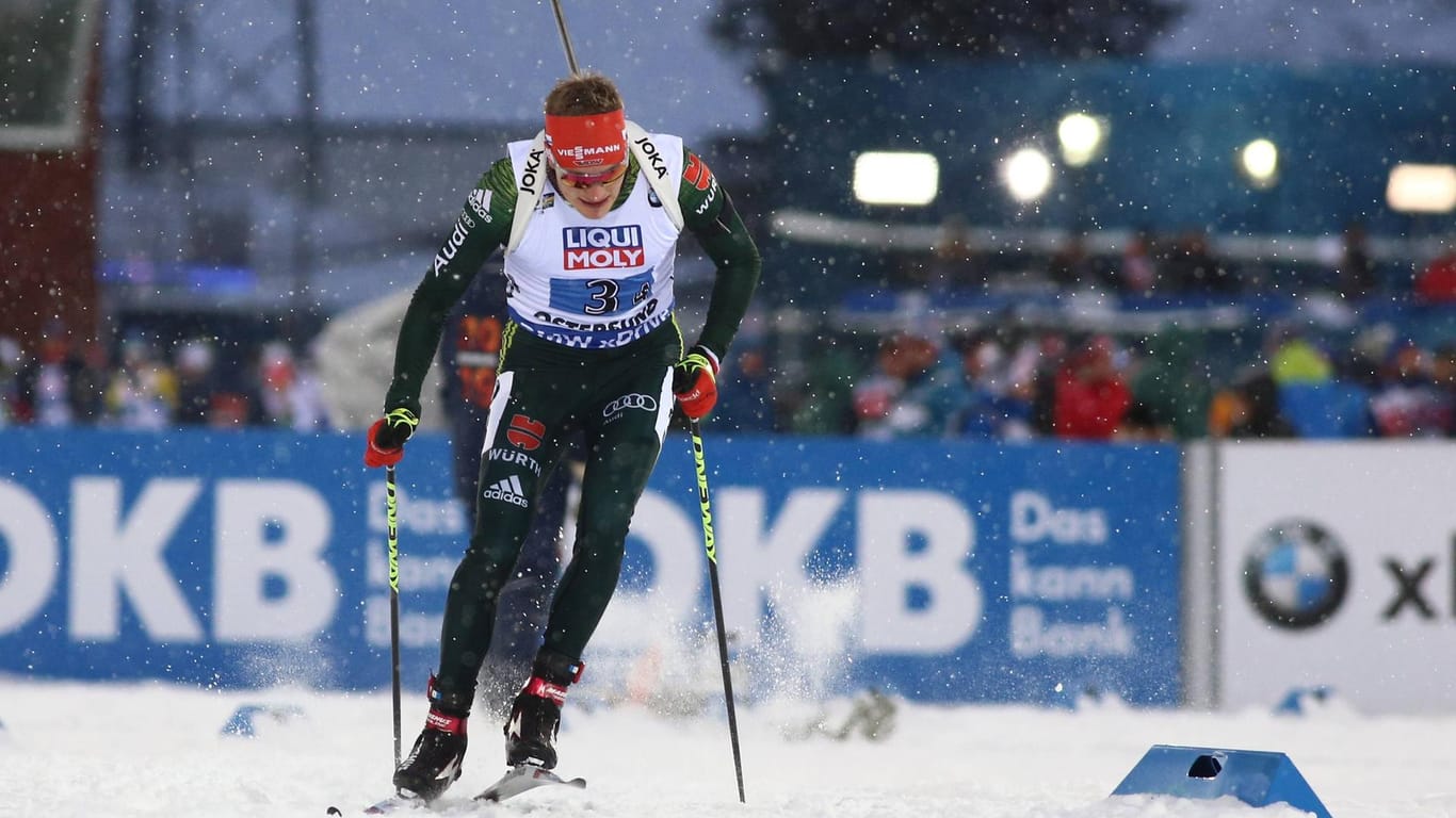 Beim ersten Rennen der Biathlon-WM in Östersund (hier Benedikt Doll) schneite es fast durchgehend.