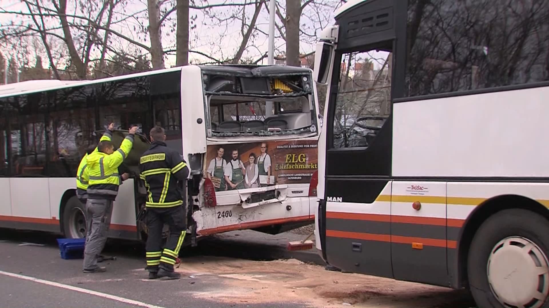 Busunfall: 23 Menschen sind in Altenburg verletzt worden.