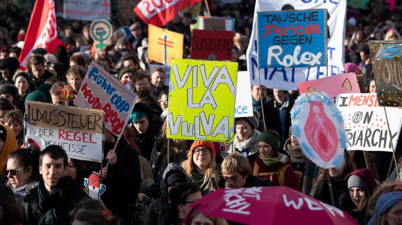 Demonstration in Berlin: Zehntausende gingen deutschlandweit zum Internationalen Frauentag auf die Straße.