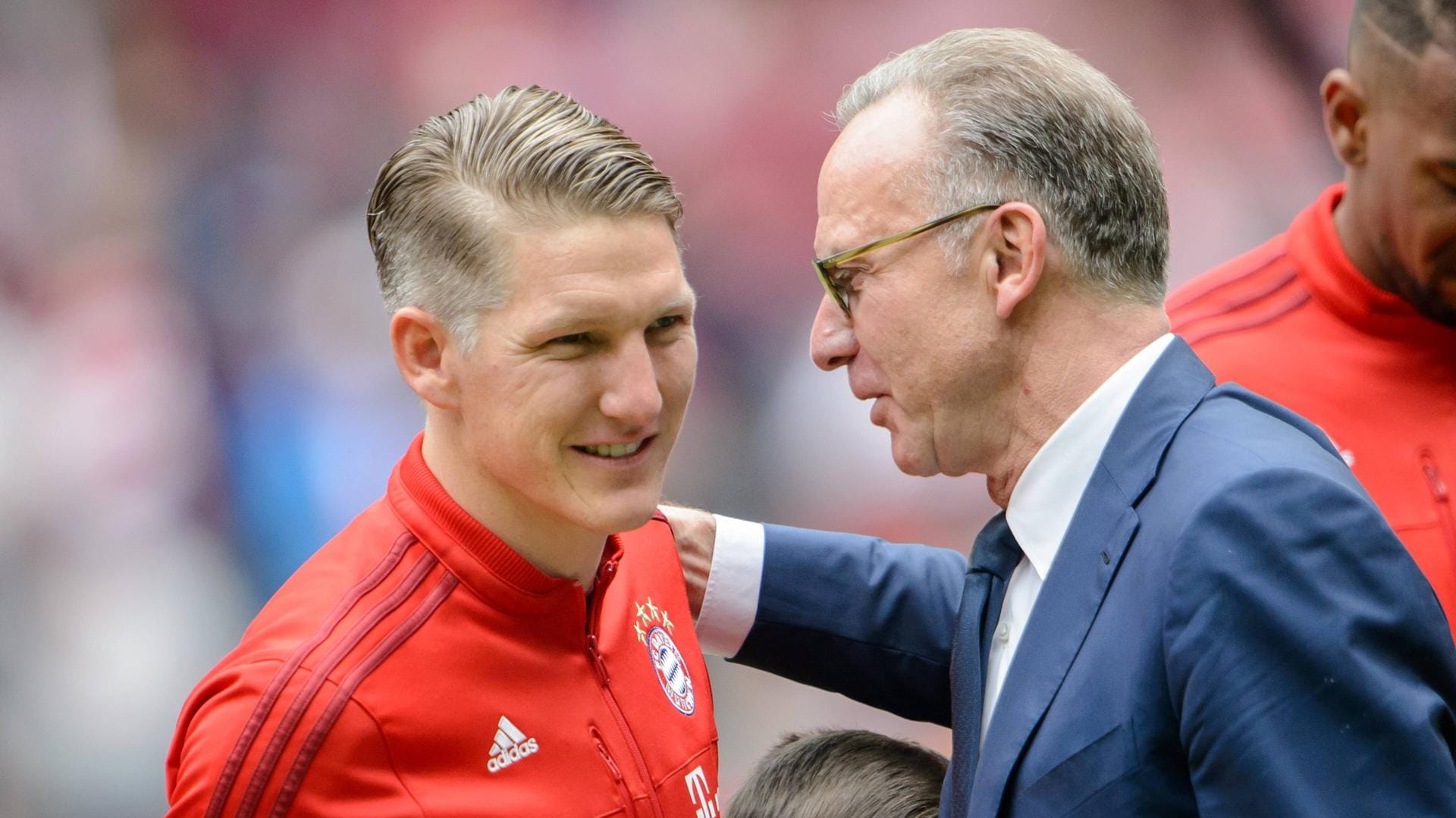 Bastian Schweinsteiger (l.) und Karl-Heinz Rummenigge: Kehrt der 2014er-Weltmeister zum FC Bayern zurück?