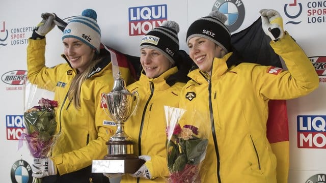 Tina Hermann (M) siegte in Whisler vor Jacqueline Lölling (l) und Sophia Griebel.