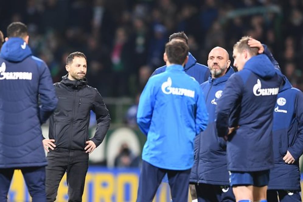 Nächste Schalker Pleite: Trainer Domenico Tedesco muss seine Spieler erneut aufbauen.