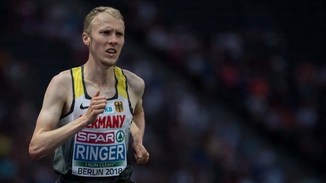 Richard Ringer ist bei den deutschen Cross-Meisterschaften ein Doppelsieg gelungen.