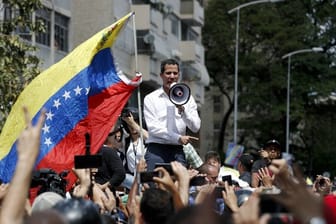 Juan Guaidó, selbst ernannter Interimspräsident, ei einer Kundgebung gegen die sozialistische Regierung von Präsident Maduro.