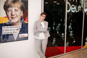 Die SPD stellt klar: Sie will Kramp-Karrenbauer nicht die Vorfahrt ins Kanzleramt lassen.