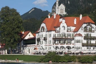 Außenaufnahme des Hotels Ameron Neuschwanstein Alpsee Resort & Spa: Das Luxushotel eröffnet trotz ungeklärter Markenrechte.