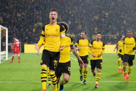 BVB-Star Marco Reus jubelt nach seinen Treffer gegen den VfB Stuttgart.