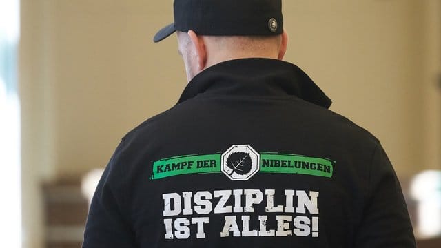 In den vergangenen Jahren haben sich Verfassungsschutz zufolge vor allem in Ostdeutschland rechte Kampfsportgruppen etabliert, die sich bei Veranstaltungen wie dem "Kampf der Nibelungen" treffen. In den vergangenen Jahren haben sich Verfassungsschutz zufolge vor allem in Ostdeutschland rechte Kampfsportgruppen etabliert, die sich bei Veranstaltungen wie dem "Kampf der Nibelungen" treffen.