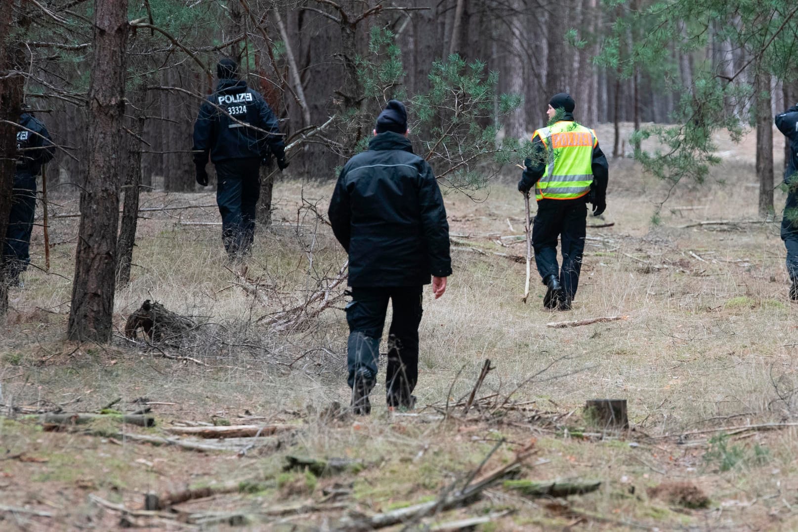 Brandenburg: Gestern gab die Polizei die Suche nach der vermissten Rebecca in einem Wald auf.