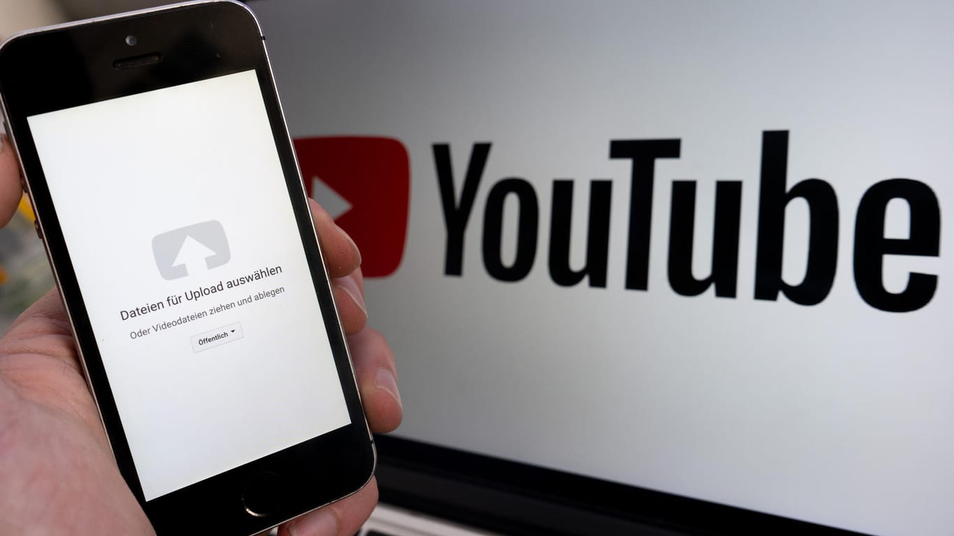 YouTube auf einem Smartphone: Pop-up-Fenster gegen Fake News