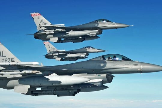 Angesichts der Auftragszahlen für Kampfflugzeuge ist davon auszugehen, dass diese in der näheren Zukunft der Exportschlager der US-Waffenindustrie bleiben.