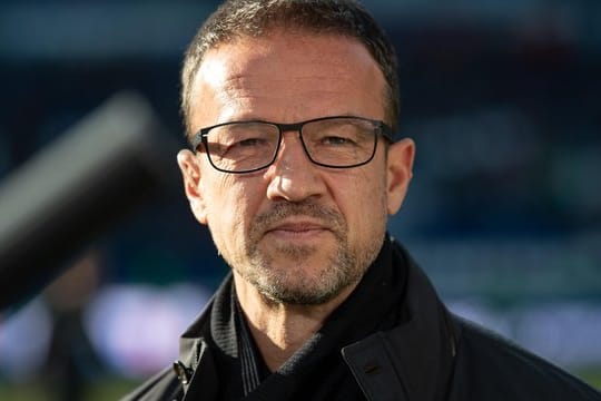 Der Frankfurter Sportvorstand Fredi Bobic vermisst den klassischen Strafraumstürmer in Deutschland.