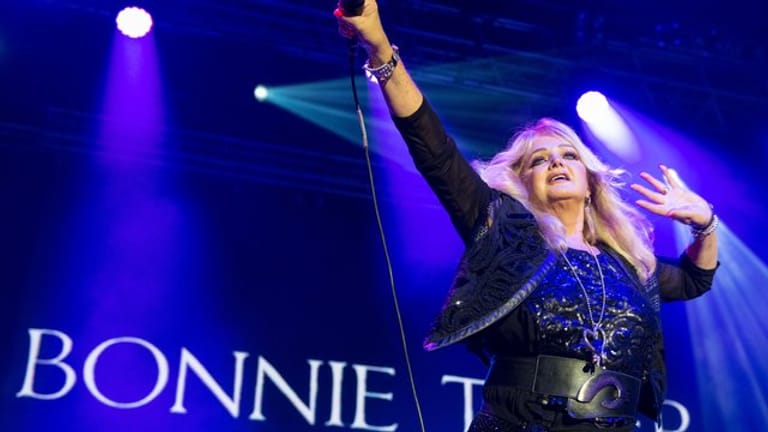 Bonnie Tyler steht immer noch gerne auf der Bühne.