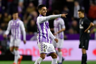 Zu Beginn hatten die Spieler von Real Valladolid (hier Anuar Mohamed) noch gut Lachen - am Ende siegte Real Madrid mit 4:1.