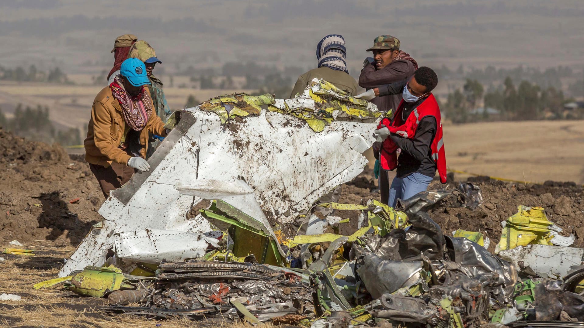 Helfer an der Absturzstelle der Boeing 737 Max 8: Für Maschinen dieses Typs liegen mehr als 5.000 Bestellungen vor.