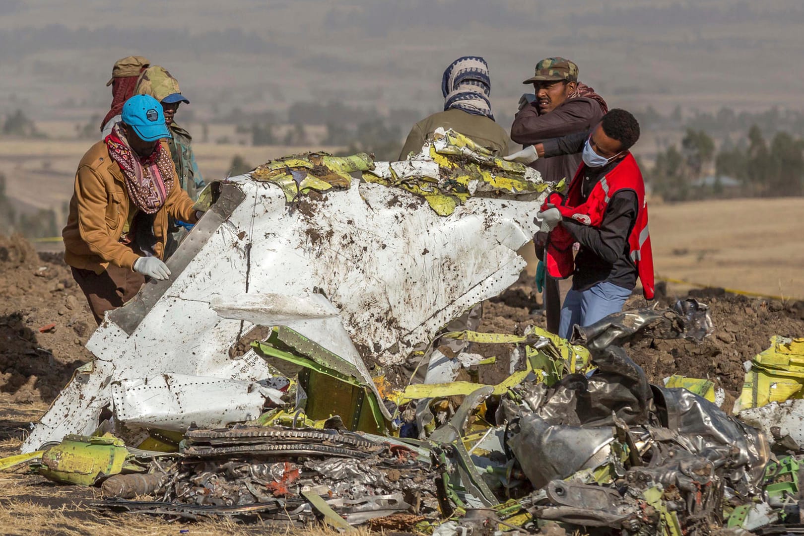 Helfer an der Absturzstelle der Boeing 737 Max 8: Für Maschinen dieses Typs liegen mehr als 5.000 Bestellungen vor.