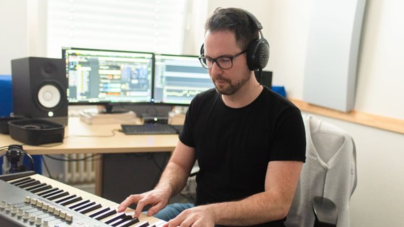 Christophe Kalkau, Komponist des Spieleentwicklers Handygames, untermalt Videospiele mit Musik.