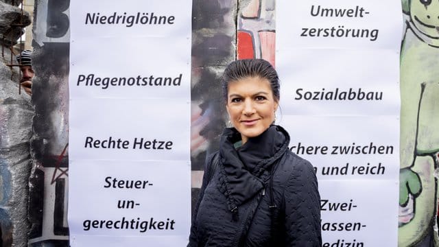 Rückzug aus der Sammlungsbewegung "Aufstehen" und vom Fraktionsvorsitz der Linken: Sahra Wagenknecht ordnet ihr politisches Leben neu. Rückzug aus der Sammlungsbewegung "Aufstehen" und vom Fraktionsvorsitz der Linken: Sahra Wagenknecht ordnet ihr politisches Leben neu.