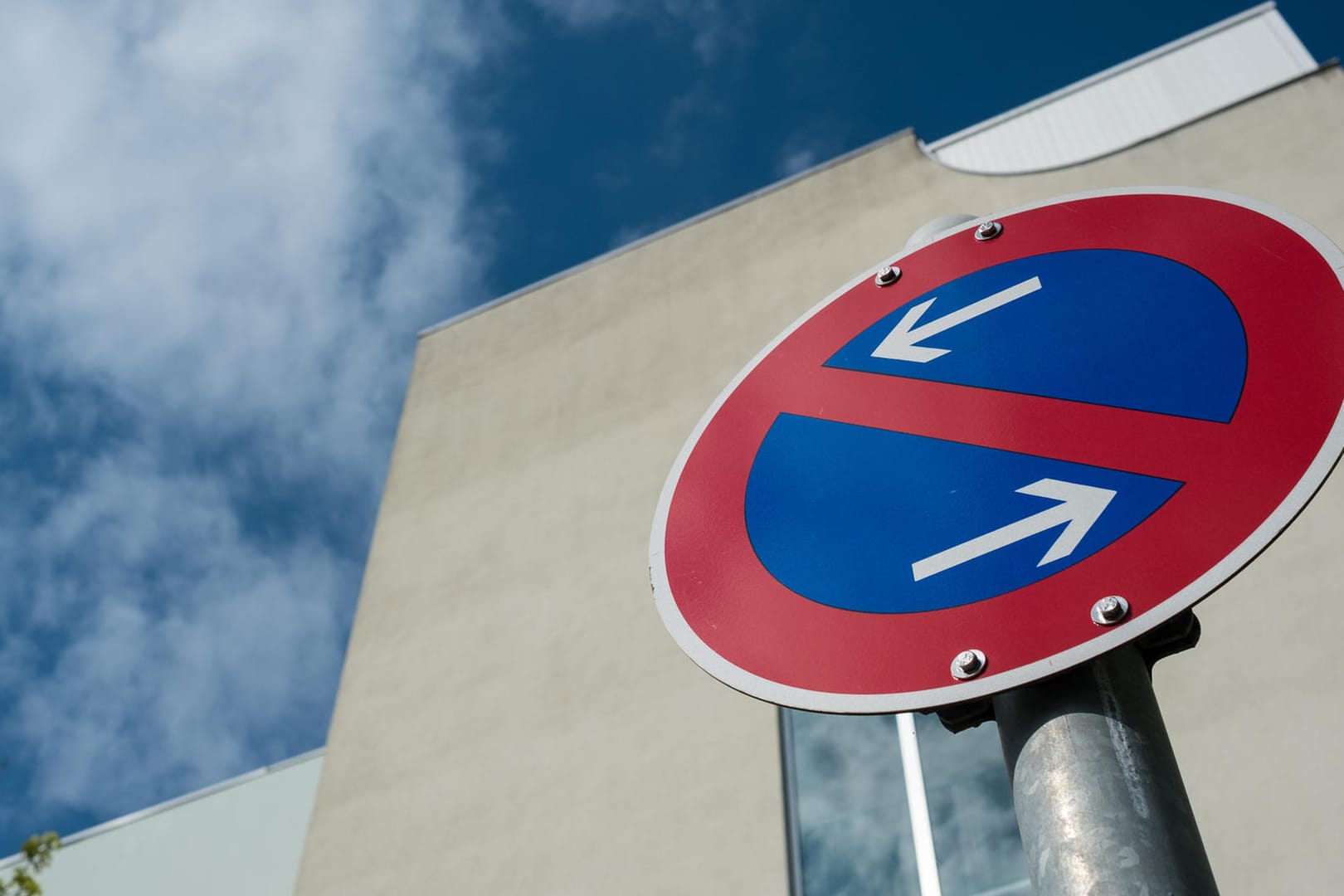 Halteverbot: Ist hier das Parken oder Halten erlaubt oder verboten?