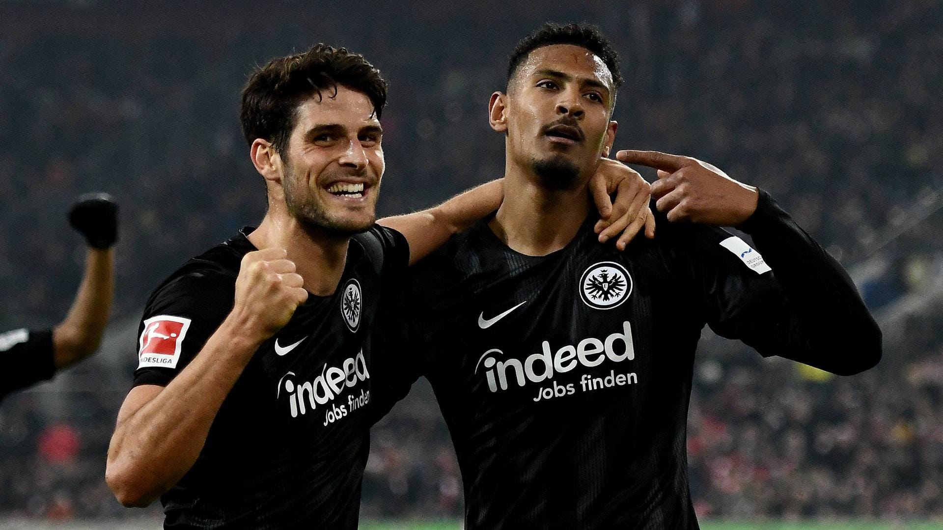 Goncalo Paciencia (l.) schoss das erste Tor für Frankfurt, Sebastian Haller (r.) legte doppelt nach. Goncalo Paciencia (l.) schoss das erste Tor für Frankfurt, Sebastian Haller (r.) legte doppelt nach.