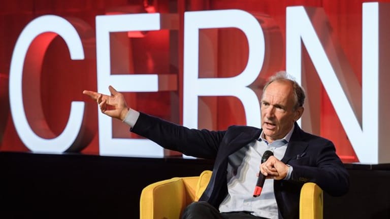 Der Erfinder des World Wide Web, Tim Berners-Lee, hält eine Rede während einer Veranstaltung anlässlich von 30 Jahren World Wide Web am CERN.