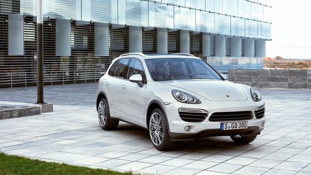 Erstes SUV von Porsche: Der Erstauflage des Cayenne ließ der Sportwagenhersteller ab 2010 die zweite Generation folgen.