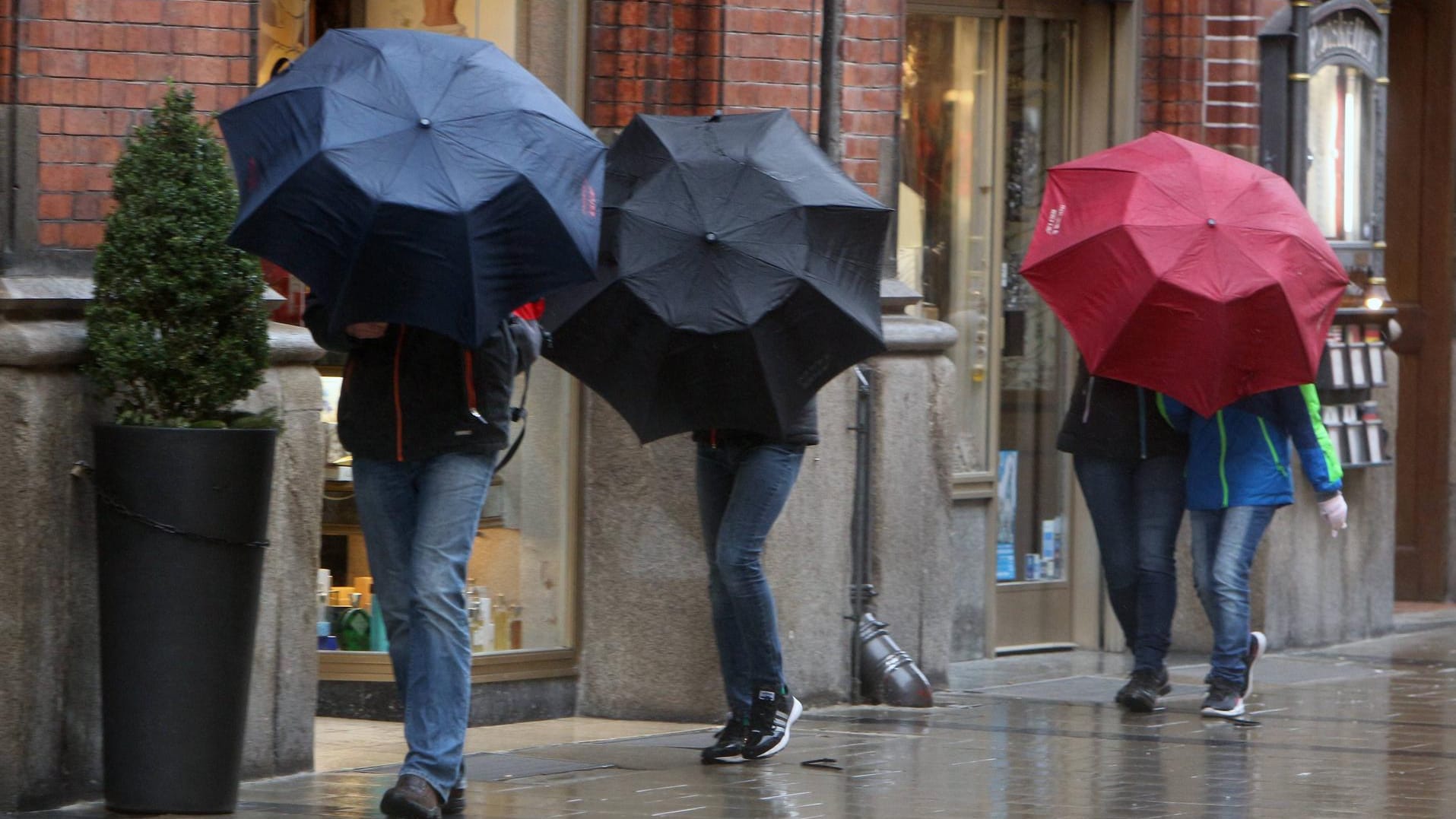 Wetter: Es bleibt stürmisch, aber nicht mehr so extrem wie in den letzten Tagen.