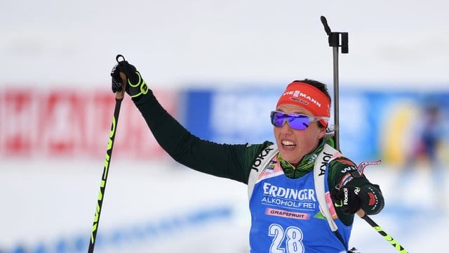 Bleibt bei der WM im Einzel ohne Medaille: Laura Dahlmeier aus Deutschland überquert die Ziellinie.