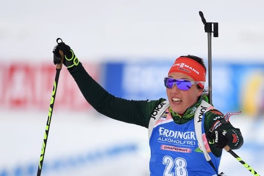 Bleibt bei der WM im Einzel ohne Medaille: Laura Dahlmeier aus Deutschland überquert die Ziellinie.