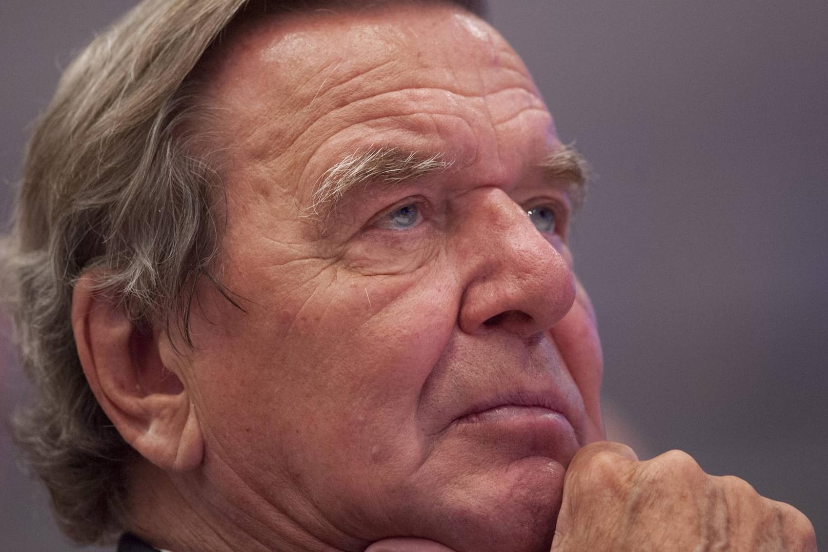 Gerhard Schröder: Der ehemalige SPD-Vorsitzende und Bundeskanzler kritisiert seine Partei für die Agenda-2010-Korrekturen.
