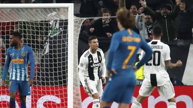 Cristiano Ronaldo (M) feiert das 1:0 für Juve gegen Atlético Madrid.